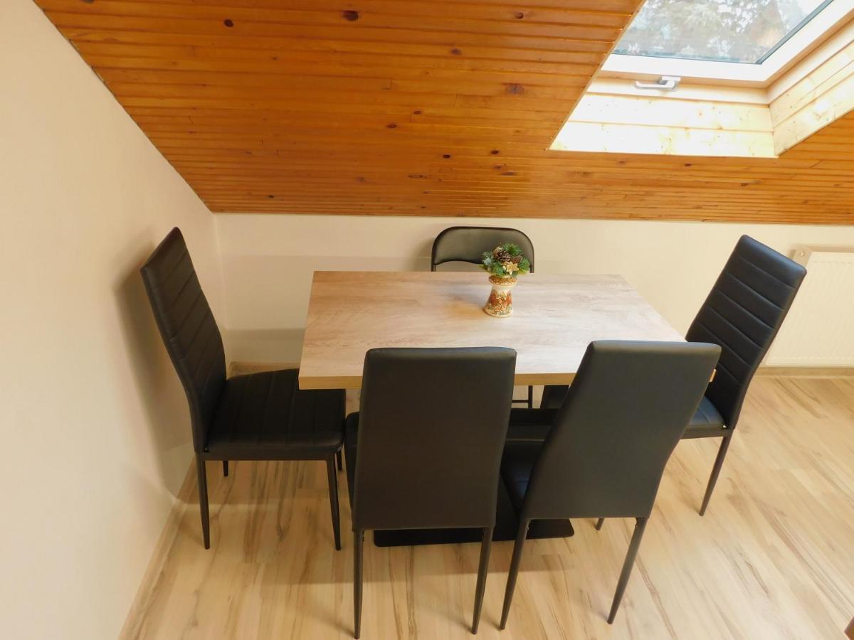 Pod Dubom Apartment ลิฟตอฟสกีมิคูลาช ภายนอก รูปภาพ